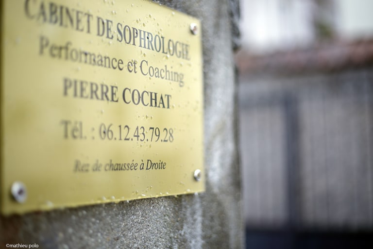 Plaque du cabinet de Pierre Cochat sophrologue à Vincennes